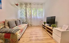 Nice Flat Near The Beach And Parc Del Forum